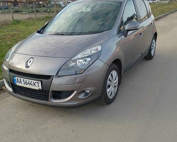 Серый Рено Сценик, объемом двигателя 1.6 л и пробегом 166 тыс. км за 7700 $, фото 2 на Automoto.ua