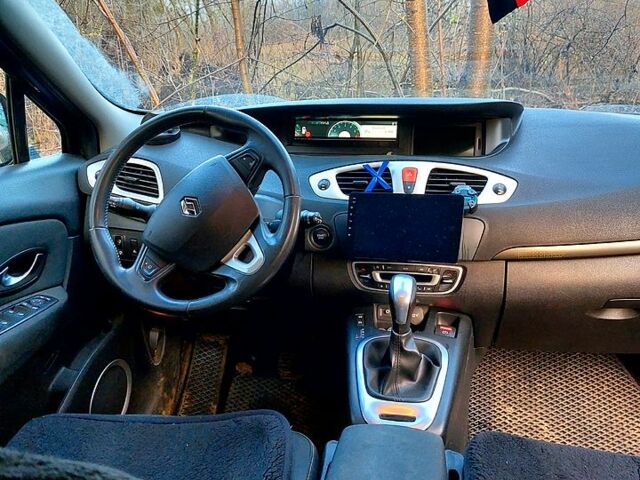 Серый Рено Сценик, объемом двигателя 1.5 л и пробегом 266 тыс. км за 7800 $, фото 5 на Automoto.ua