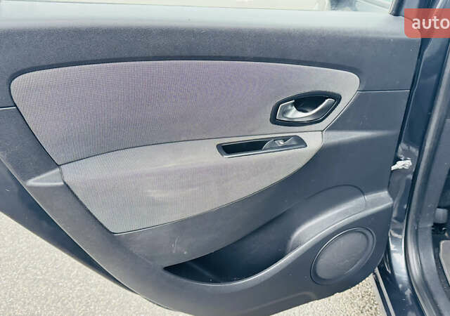 Серый Рено Сценик, объемом двигателя 1.5 л и пробегом 234 тыс. км за 7300 $, фото 14 на Automoto.ua