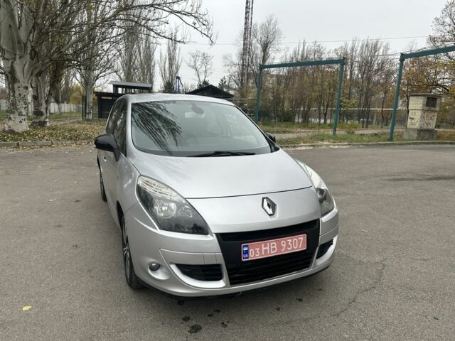 Серый Рено Сценик, объемом двигателя 1.6 л и пробегом 165 тыс. км за 8800 $, фото 14 на Automoto.ua