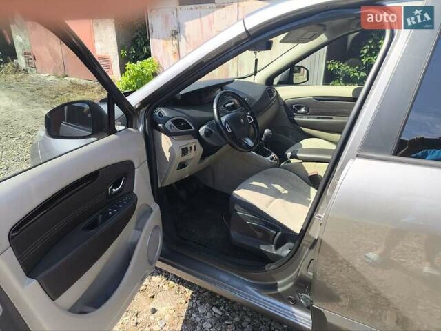 Серый Рено Сценик, объемом двигателя 1.46 л и пробегом 300 тыс. км за 6100 $, фото 3 на Automoto.ua