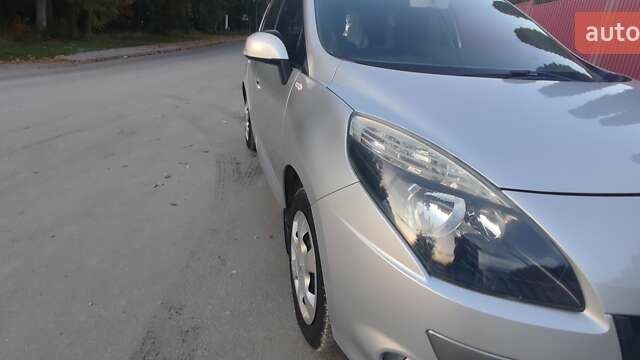 Сірий Рено Сценік, об'ємом двигуна 1.46 л та пробігом 290 тис. км за 7200 $, фото 5 на Automoto.ua