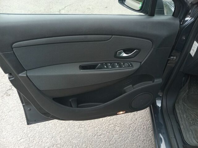 Серый Рено Сценик, объемом двигателя 1.6 л и пробегом 280 тыс. км за 7700 $, фото 2 на Automoto.ua