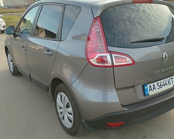Серый Рено Сценик, объемом двигателя 1.6 л и пробегом 166 тыс. км за 7700 $, фото 4 на Automoto.ua