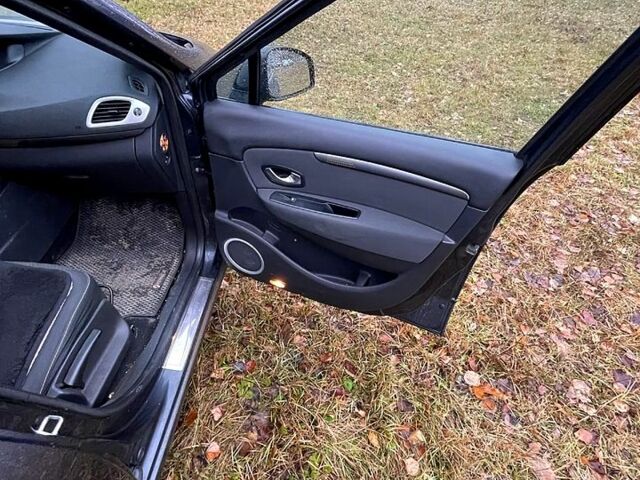 Серый Рено Сценик, объемом двигателя 1.5 л и пробегом 266 тыс. км за 7800 $, фото 9 на Automoto.ua