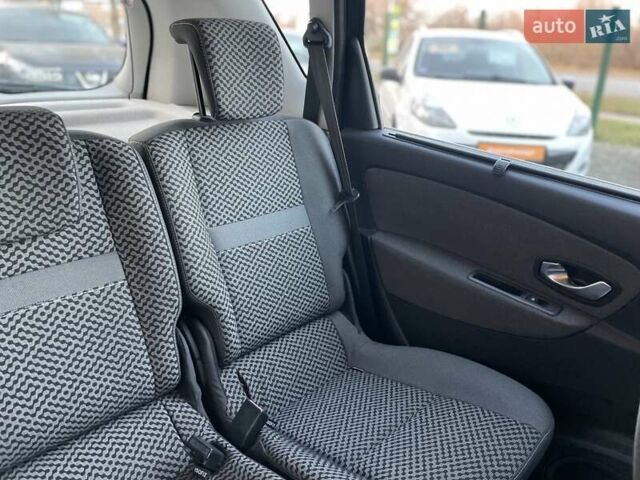 Серый Рено Сценик, объемом двигателя 1.6 л и пробегом 241 тыс. км за 7500 $, фото 26 на Automoto.ua