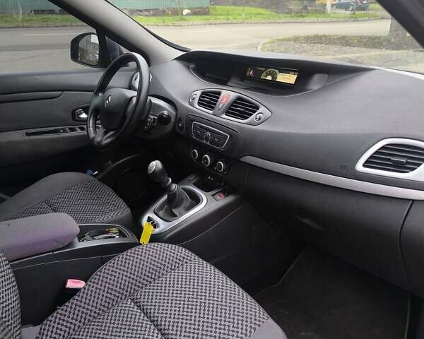 Серый Рено Сценик, объемом двигателя 1.5 л и пробегом 251 тыс. км за 8250 $, фото 16 на Automoto.ua