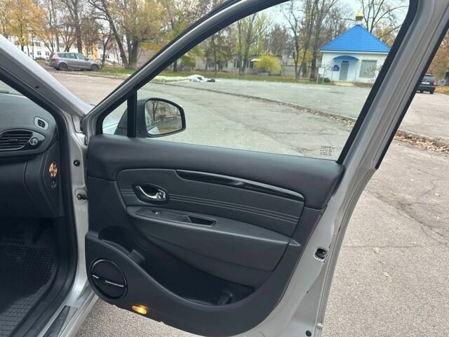 Сірий Рено Сценік, об'ємом двигуна 1.6 л та пробігом 165 тис. км за 8400 $, фото 16 на Automoto.ua