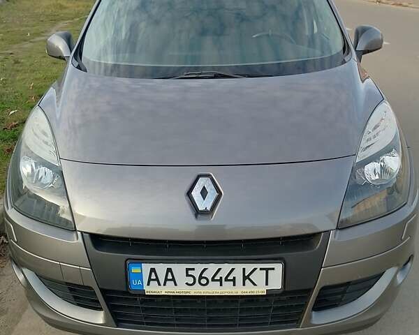 Серый Рено Сценик, объемом двигателя 1.6 л и пробегом 166 тыс. км за 7700 $, фото 1 на Automoto.ua