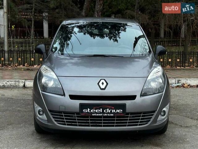 Серый Рено Сценик, объемом двигателя 1.46 л и пробегом 313 тыс. км за 8199 $, фото 1 на Automoto.ua