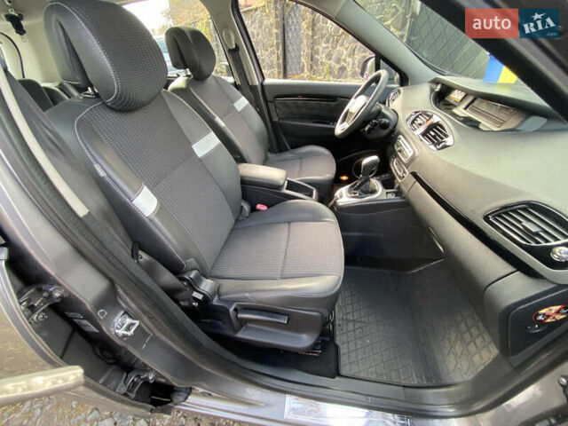 Рено Сценик 2011 в Ровно на Automoto.ua Серый Рено Сценик, объемом двигателя 1.5 л и пробегом 317 тыс. км за 6500 $, фото 15 на Automoto.ua