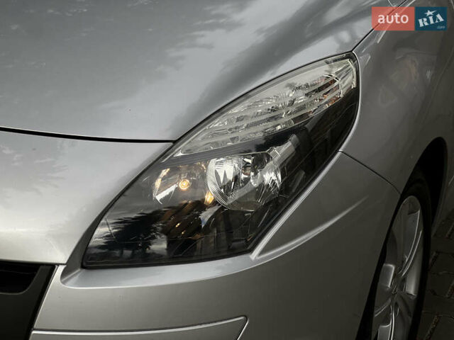Рено Сценік 2011 у Львові на Automoto.ua Сірий Рено Сценік, об'ємом двигуна 1.6 л та пробігом 208 тис. км за 7250 $, фото 32 на Automoto.ua