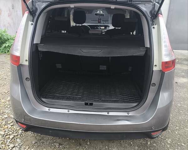 Серый Рено Сценик, объемом двигателя 1.46 л и пробегом 300 тыс. км за 6100 $, фото 2 на Automoto.ua