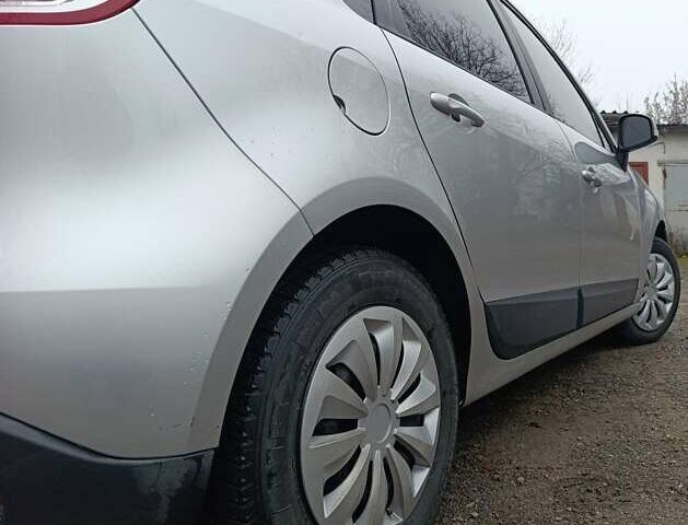 Сірий Рено Сценік, об'ємом двигуна 1.5 л та пробігом 183 тис. км за 7100 $, фото 2 на Automoto.ua