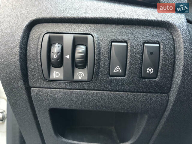 Сірий Рено Сценік, об'ємом двигуна 1.6 л та пробігом 285 тис. км за 6999 $, фото 16 на Automoto.ua