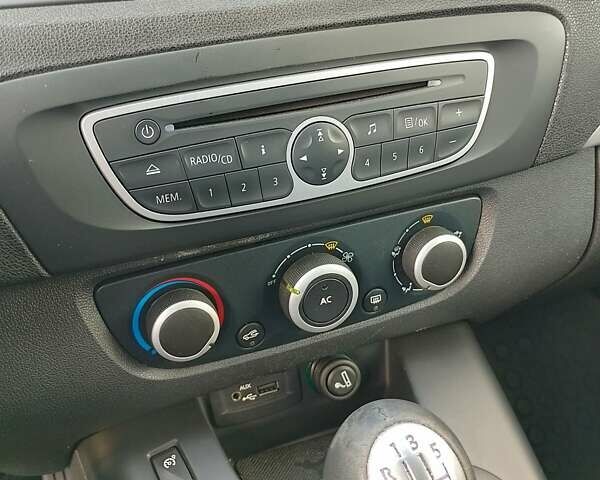 Серый Рено Сценик, объемом двигателя 1.6 л и пробегом 166 тыс. км за 7700 $, фото 15 на Automoto.ua