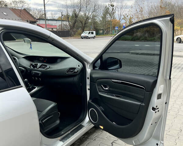 Сірий Рено Сценік, об'ємом двигуна 1.9 л та пробігом 235 тис. км за 7700 $, фото 3 на Automoto.ua