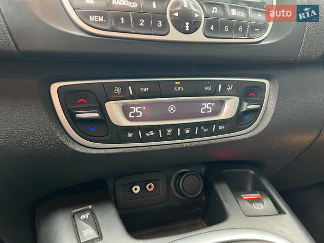 Сірий Рено Сценік, об'ємом двигуна 1.6 л та пробігом 290 тис. км за 7250 $, фото 21 на Automoto.ua