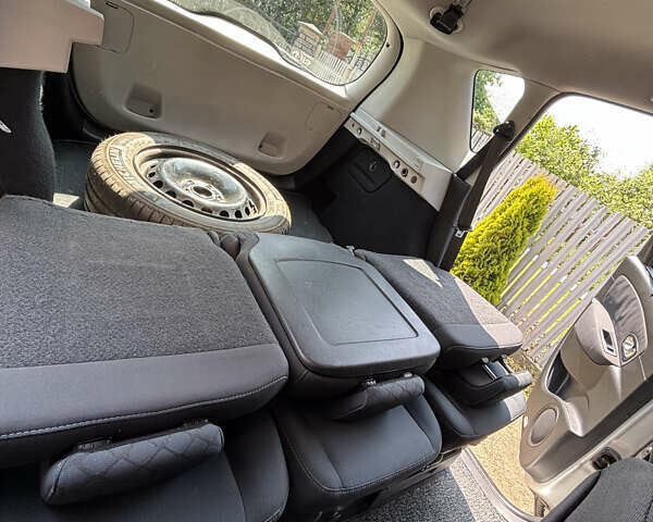 Серый Рено Сценик, объемом двигателя 1.6 л и пробегом 358 тыс. км за 6700 $, фото 24 на Automoto.ua