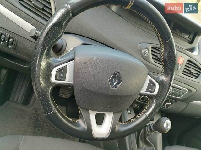 Серый Рено Сценик, объемом двигателя 1.6 л и пробегом 166 тыс. км за 7700 $, фото 23 на Automoto.ua