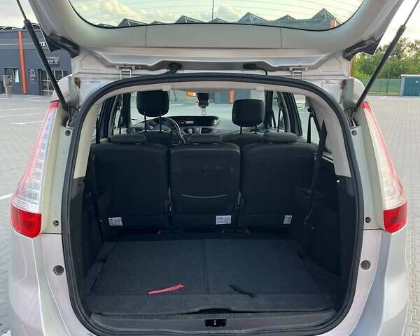 Серый Рено Сценик, объемом двигателя 1.46 л и пробегом 246 тыс. км за 7200 $, фото 3 на Automoto.ua