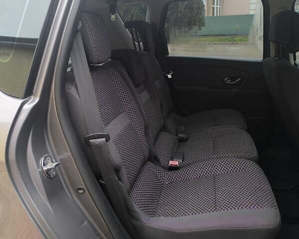 Серый Рено Сценик, объемом двигателя 1.5 л и пробегом 251 тыс. км за 8250 $, фото 10 на Automoto.ua