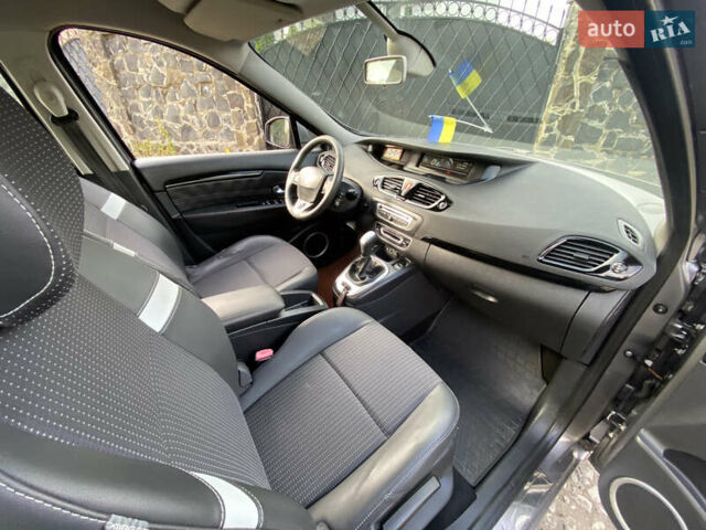 Рено Сценик 2011 в Ровно на Automoto.ua Серый Рено Сценик, объемом двигателя 1.5 л и пробегом 317 тыс. км за 6500 $, фото 16 на Automoto.ua
