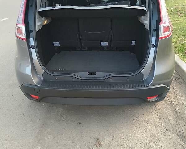 Серый Рено Сценик, объемом двигателя 1.6 л и пробегом 166 тыс. км за 7700 $, фото 12 на Automoto.ua