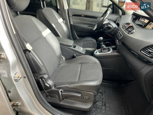 Рено Сценік 2011 у Львові на Automoto.ua Сірий Рено Сценік, об'ємом двигуна 1.6 л та пробігом 208 тис. км за 7250 $, фото 18 на Automoto.ua