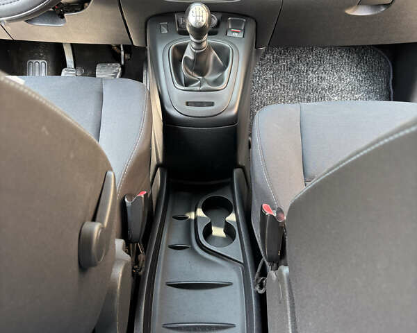 Серый Рено Сценик, объемом двигателя 1.6 л и пробегом 358 тыс. км за 6700 $, фото 13 на Automoto.ua