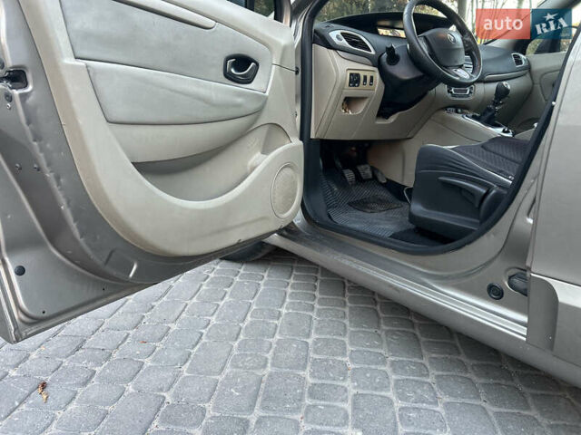 Сірий Рено Сценік, об'ємом двигуна 1.6 л та пробігом 265 тис. км за 6500 $, фото 19 на Automoto.ua