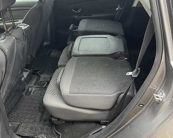 Сірий Рено Сценік, об'ємом двигуна 0 л та пробігом 207 тис. км за 6700 $, фото 24 на Automoto.ua