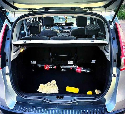 Серый Рено Сценик, объемом двигателя 16 л и пробегом 274 тыс. км за 7299 $, фото 4 на Automoto.ua