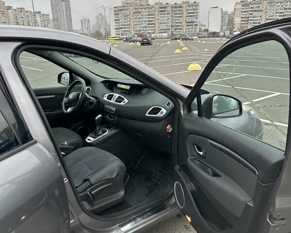 Сірий Рено Сценік, об'ємом двигуна 1.46 л та пробігом 290 тис. км за 7500 $, фото 12 на Automoto.ua