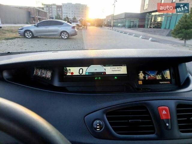 Серый Рено Сценик, объемом двигателя 1.5 л и пробегом 309 тыс. км за 6300 $, фото 16 на Automoto.ua