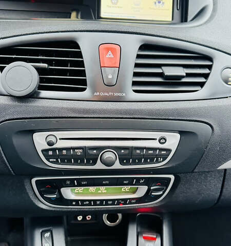 Серый Рено Сценик, объемом двигателя 1.5 л и пробегом 234 тыс. км за 7300 $, фото 12 на Automoto.ua