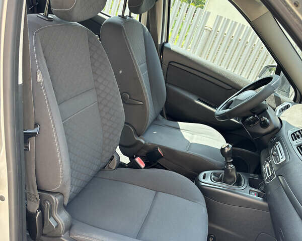 Серый Рено Сценик, объемом двигателя 1.6 л и пробегом 358 тыс. км за 6700 $, фото 21 на Automoto.ua