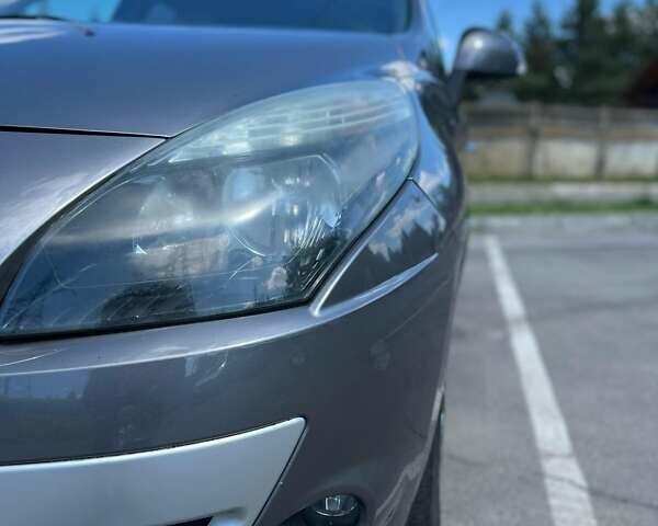 Рено Сценик 2011 в Золочев на Automoto.ua Серый Рено Сценик, объемом двигателя 1.5 л и пробегом 217 тыс. км за 7590 $, фото 10 на Automoto.ua