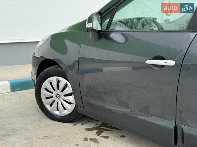 Сірий Рено Сценік, об'ємом двигуна 1.6 л та пробігом 233 тис. км за 8300 $, фото 27 на Automoto.ua