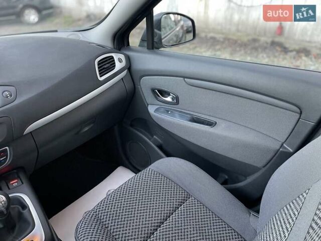 Серый Рено Сценик, объемом двигателя 1.6 л и пробегом 241 тыс. км за 7500 $, фото 40 на Automoto.ua
