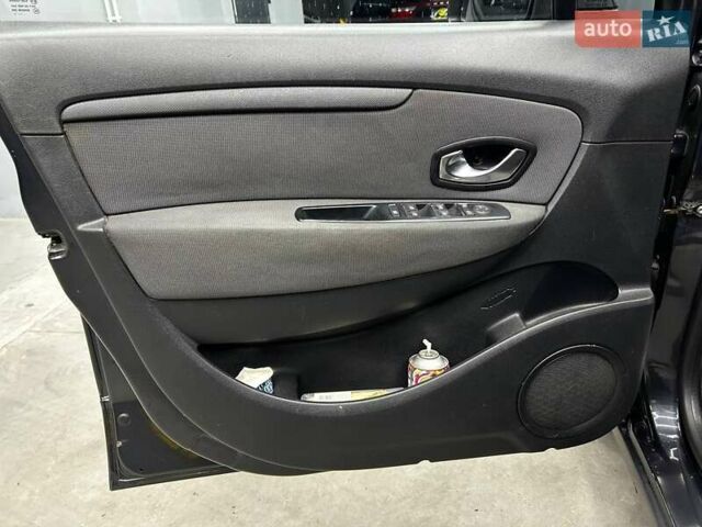 Серый Рено Сценик, объемом двигателя 1.5 л и пробегом 380 тыс. км за 6500 $, фото 6 на Automoto.ua