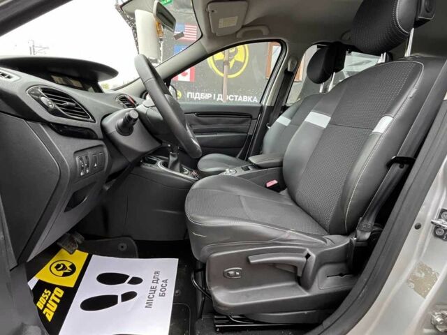 Рено Сценик 2011 в Стрые на Automoto.ua Серый Рено Сценик, объемом двигателя 2 л и пробегом 215 тыс. км за 7500 $, фото 17 на Automoto.ua