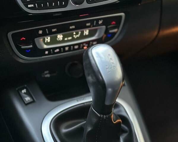 Сірий Рено Сценік, об'ємом двигуна 1.5 л та пробігом 236 тис. км за 6999 $, фото 16 на Automoto.ua