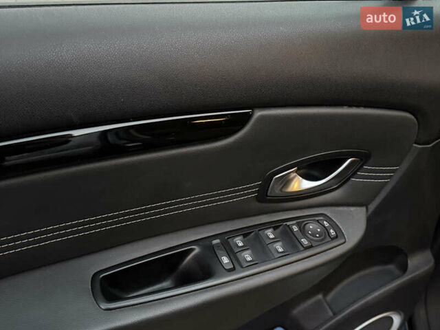 Сірий Рено Сценік, об'ємом двигуна 1.6 л та пробігом 231 тис. км за 7300 $, фото 9 на Automoto.ua