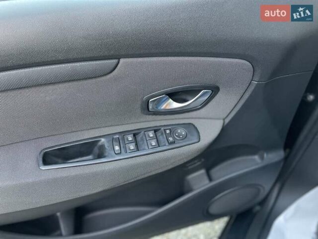 Серый Рено Сценик, объемом двигателя 1.6 л и пробегом 241 тыс. км за 7500 $, фото 38 на Automoto.ua