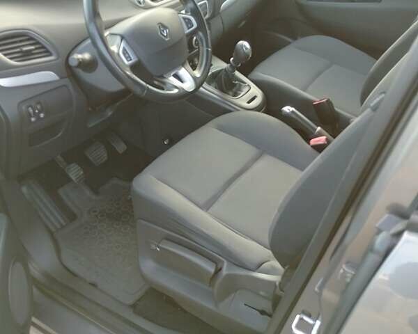 Серый Рено Сценик, объемом двигателя 1.6 л и пробегом 166 тыс. км за 7700 $, фото 9 на Automoto.ua