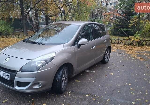 Рено Сценик 2011 в Киеве на Automoto.ua Серый Рено Сценик, объемом двигателя 2 л и пробегом 164 тыс. км за 9200 $, фото 10 на Automoto.ua