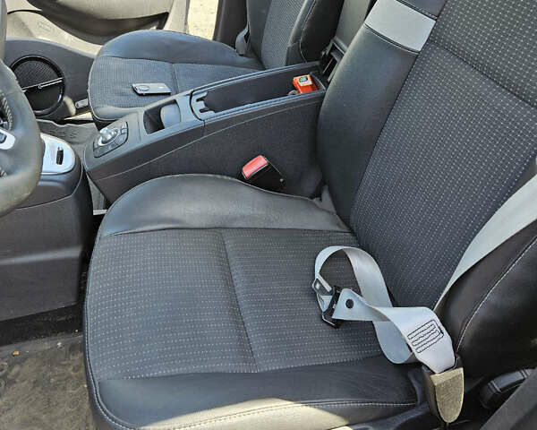 Сірий Рено Сценік, об'ємом двигуна 1.46 л та пробігом 270 тис. км за 4200 $, фото 19 на Automoto.ua