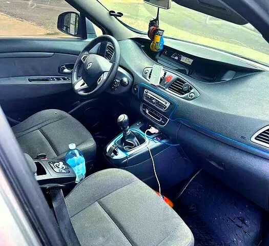 Серый Рено Сценик, объемом двигателя 16 л и пробегом 274 тыс. км за 7299 $, фото 5 на Automoto.ua