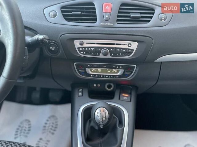 Серый Рено Сценик, объемом двигателя 1.6 л и пробегом 241 тыс. км за 7500 $, фото 23 на Automoto.ua